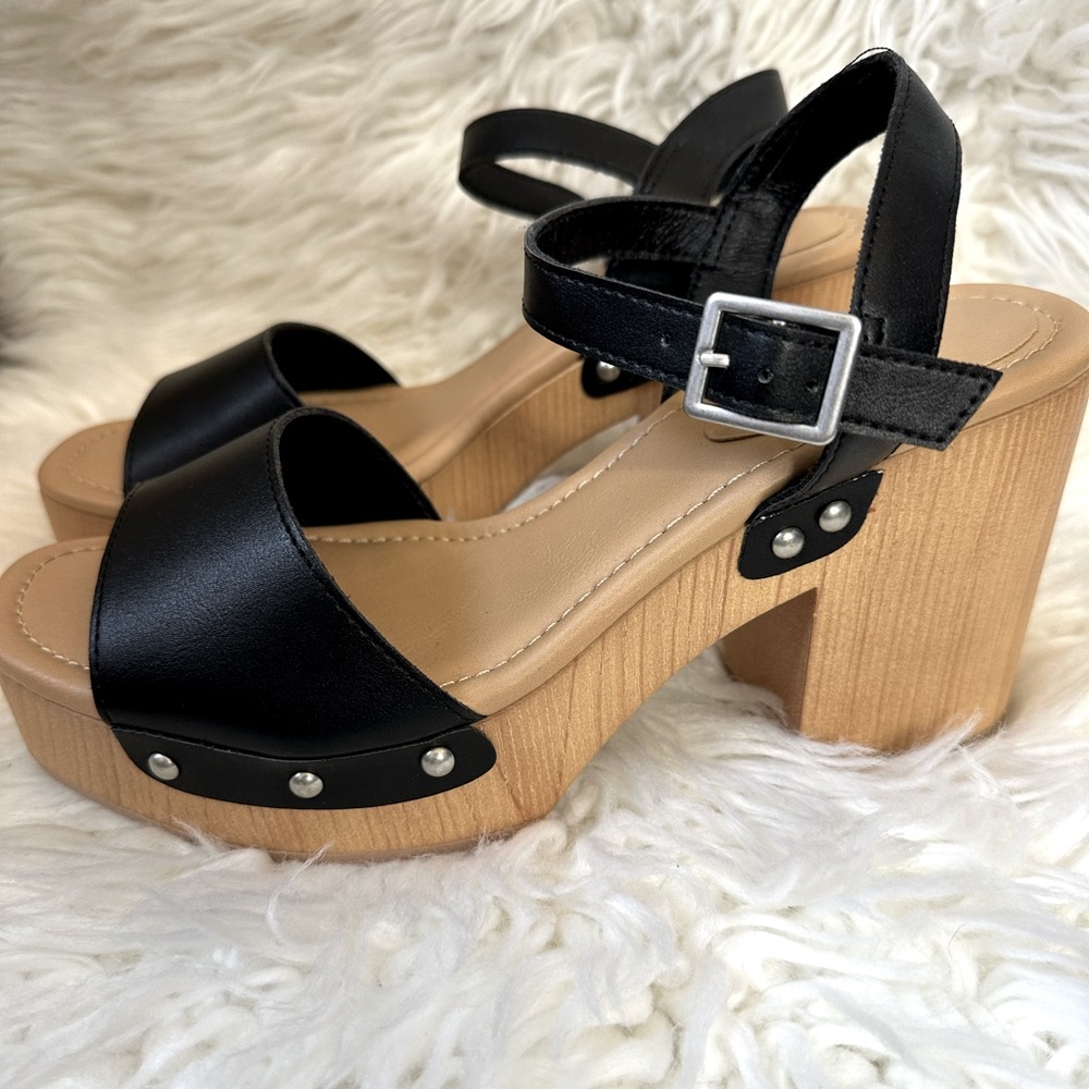 Women’s sandal heel